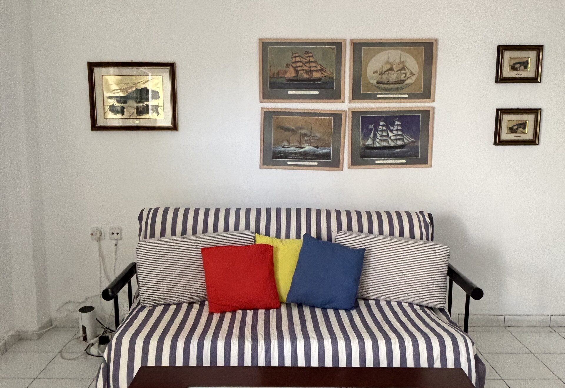 Polychrono Duplex living room sofa with coffee table and wall art