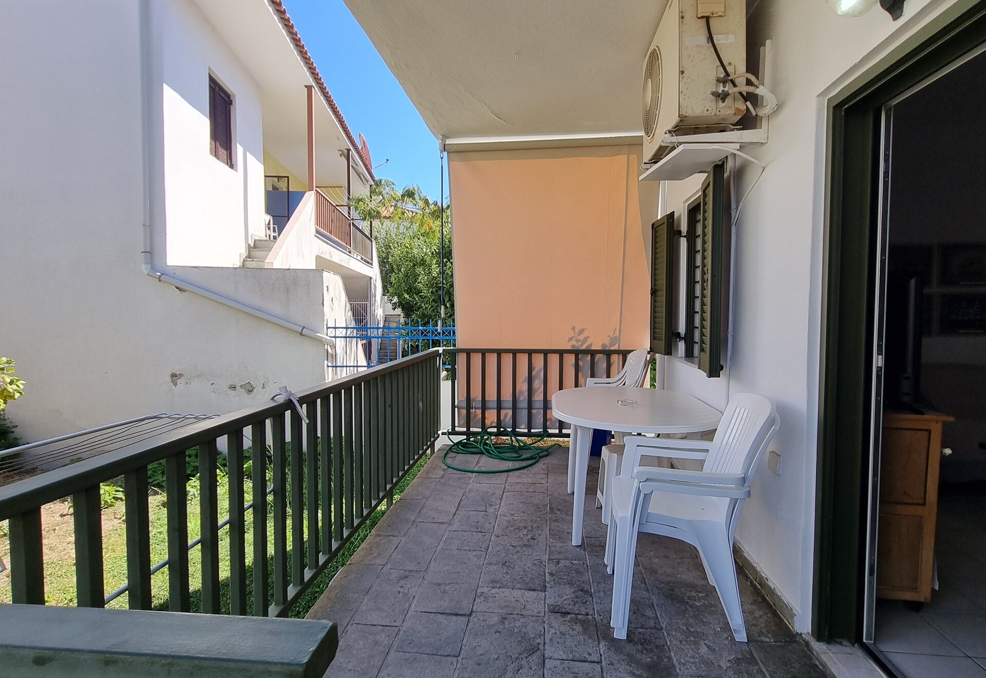 Polychrono Duplex terrace with outdoor table and chairs