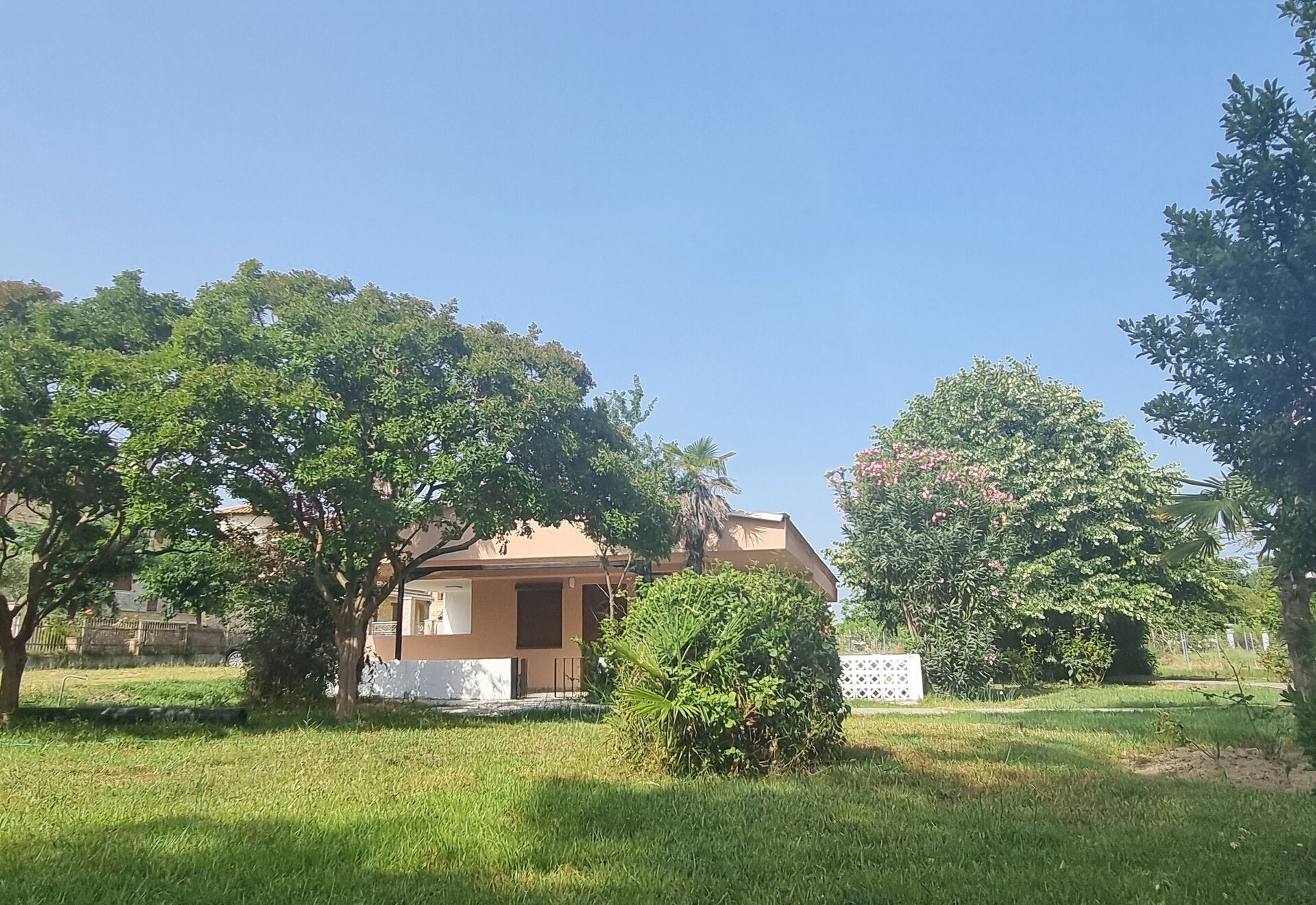 Garden Haven Apartment with Garden View garden lawn and apartment building